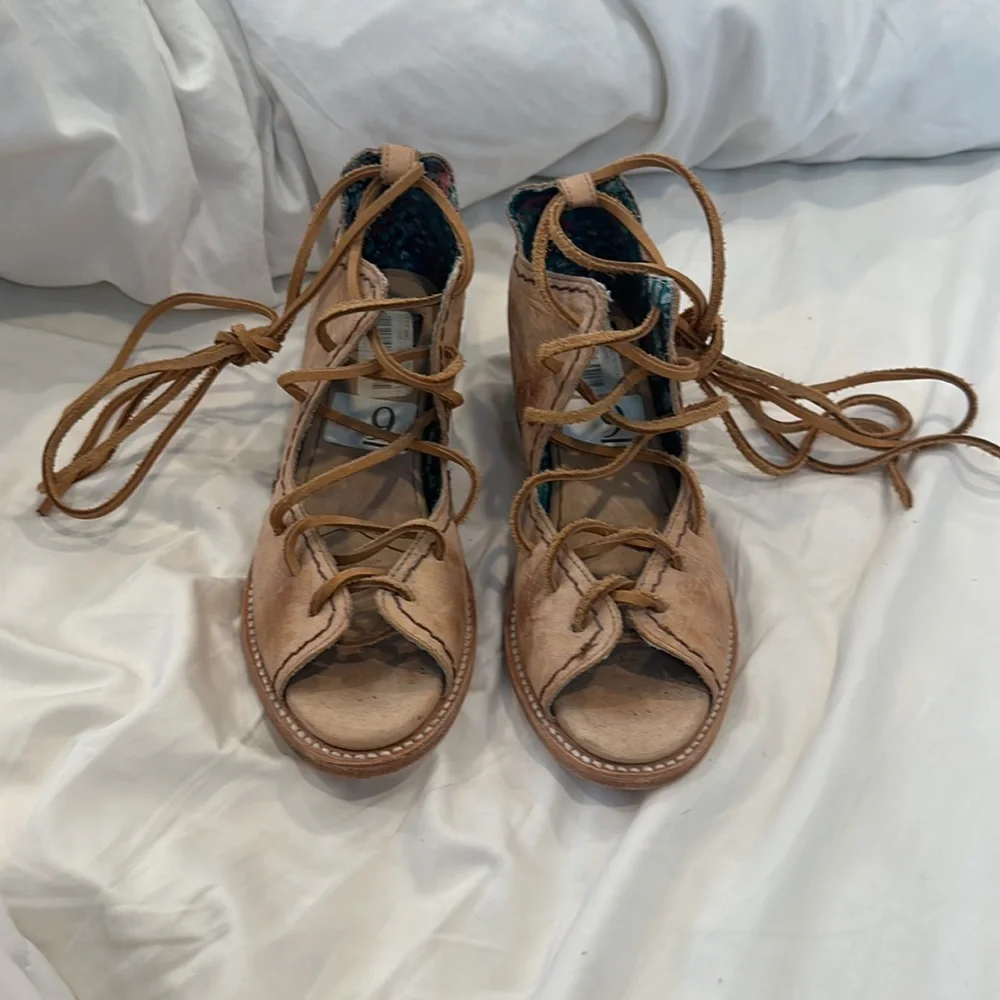NWT  Freebird Peace lace up shoes - Picture 4 of 12